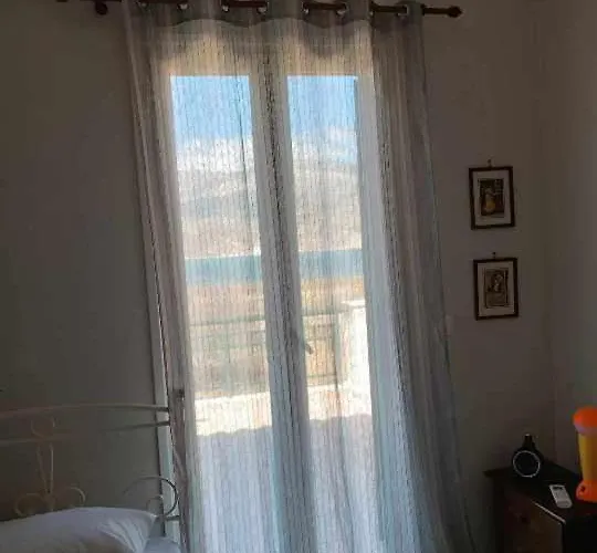 Rania: ευάερη με θέα τη θάλασσα * Lixouri