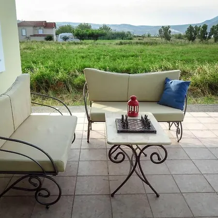 Rania: ευάερη με θέα τη θάλασσα * Lixouri