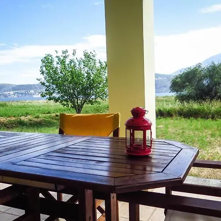 Rania: ευάερη με θέα τη θάλασσα Lixouri