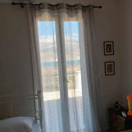 Rania: ευάερη με θέα τη θάλασσα * Lixouri