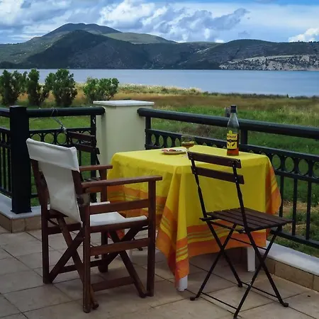 Villa Rania: ευάερη με θέα τη θάλασσα *