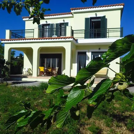 Rania: ευάερη με θέα τη θάλασσα Villa Lixouri