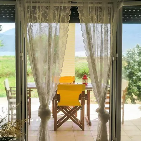 Rania: ευάερη με θέα τη θάλασσα Ληξούρι