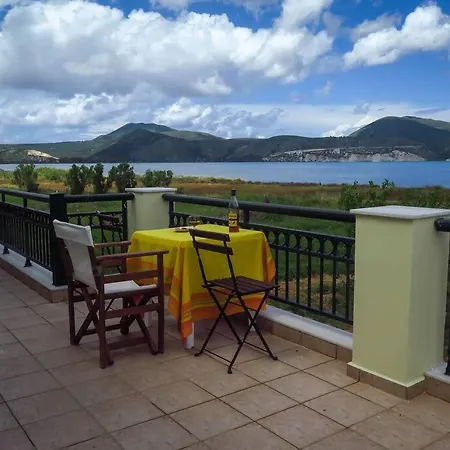 Rania: ευάερη με θέα τη θάλασσα * Ληξούρι