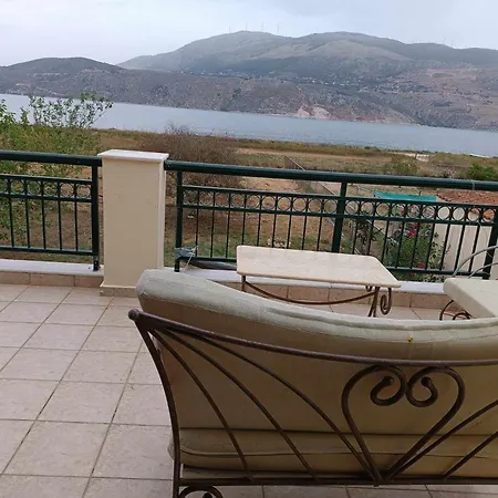 Rania: ευάερη με θέα τη θάλασσα * Ληξούρι